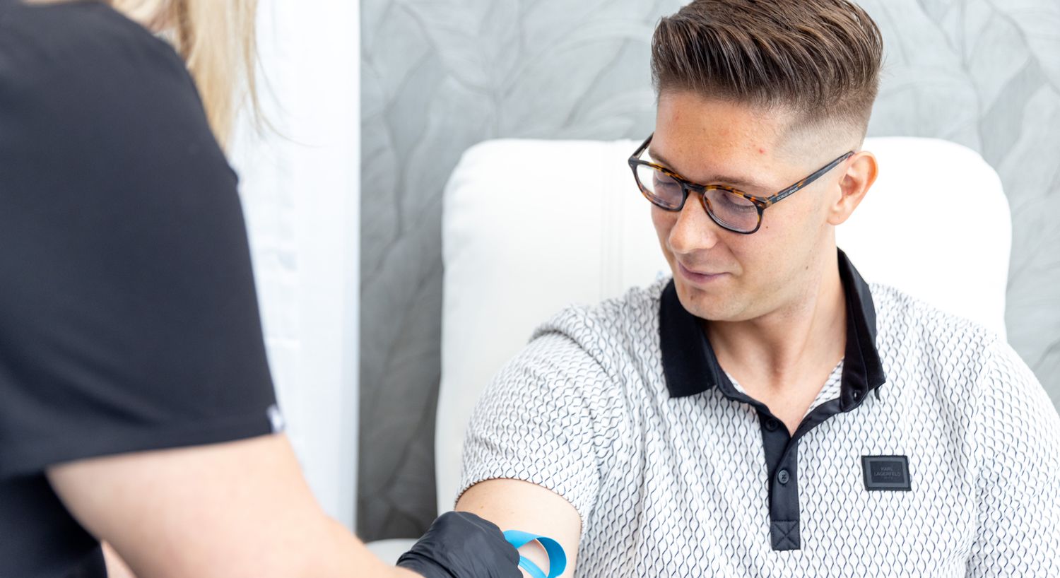 Detox IV patient model being prepped for treatment